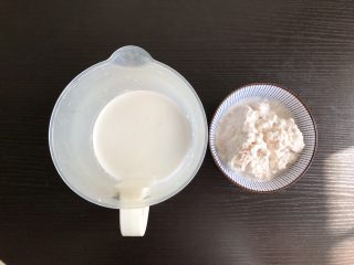 5、牛奶花生露,过滤出渣子，汁渣分离