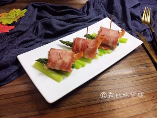 14、培根芝士烤虾卷,完成。