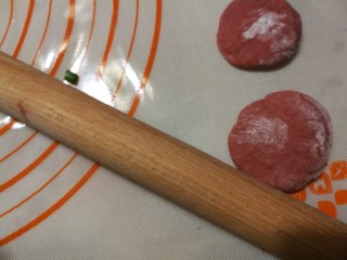 12、浪漫红粉蒸饺,揪出小团，擀皮