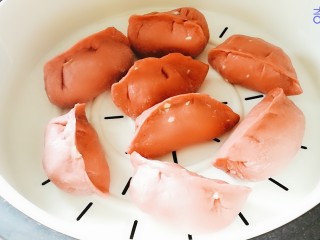 14、浪漫红粉蒸饺,上笼蒸十五分钟