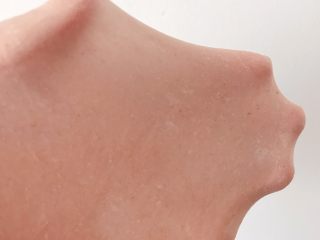 4、猪猪椰蓉小面包,打发好的面团撕扯后能形成薄薄的手套膜即可。