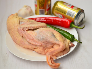 1、啤酒鸭,材料准备好