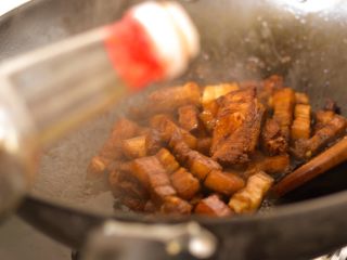 8、啤酒红烧肉,加生抽