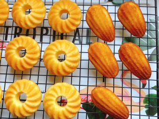 10、柠檬味小蛋糕,阵阵香味飘出