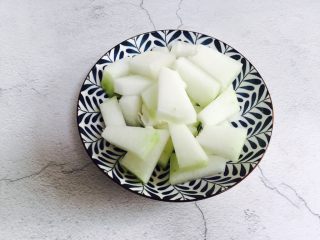 4、冬瓜蛋汤,装盘备用
