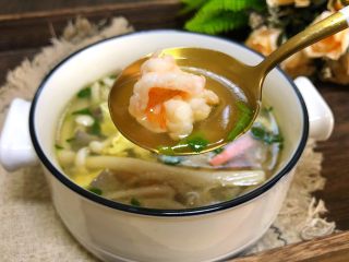 11、三鲜菌菇汤,非常鲜的菌菇汤就做好了。