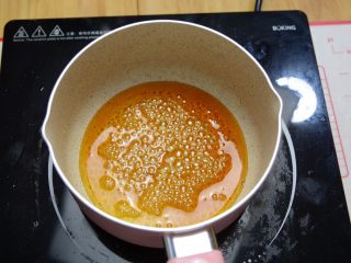 6、焦糖玛奇朵,最后变成琥珀色关火。