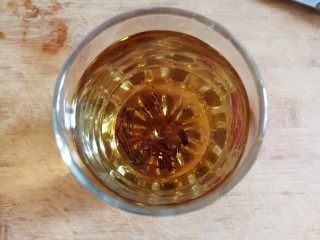 9、缤纷水果茶,提前泡好的红茶。