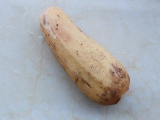 1、冬至美食 酥到掉渣的炸藕片,准备莲藕一根。