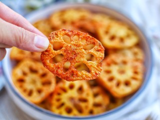 13、冬至美食 酥到掉渣的炸藕片,做法简单。