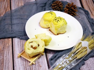 24、奶香葡萄干小面包（电饭锅版）,开吃喽～～