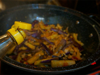 10、肉沫酱炒茄子,一丁点香醋