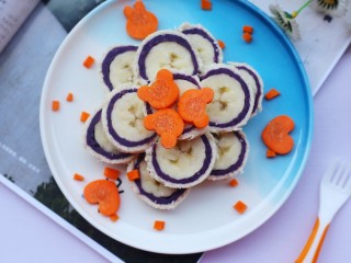 13、简单又快手的紫薯香蕉土司卷,做法超简单。