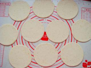 10、全麦烤馅饼,揭开多余的边角。