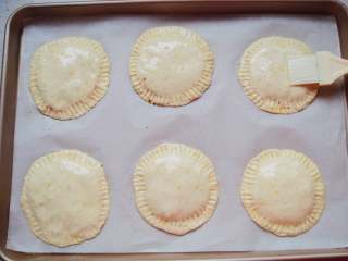 13、全麦烤馅饼,依次做好，表面刷上食用油。