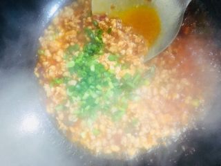 19、肉末土豆泥,加入葱花