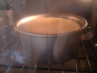 28、来自冬天的温暖—重芝士布朗尼蛋糕,观察表面烤至淡淡的金色，无流动感，就可以出炉啦。