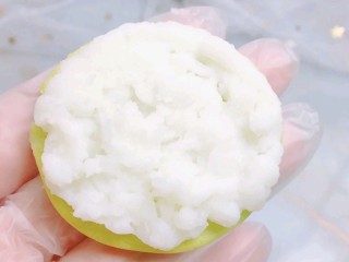 10、宝宝版马卡龙,10.取出饼，涂上山药泥。