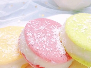 12、宝宝版马卡龙,12.依次将不同口味的马卡龙就做好啦，开吃吧。