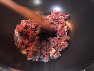 20、超满足便当（4）,油热倒入牛肉