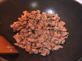 21、超满足便当（4）,翻炒至变色 盛出