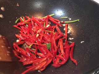 23、超满足便当（4）,加入红辣椒 放少许盐