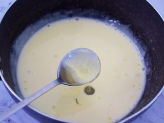 6、熔岩乳酪吐司,等稍凉后加入一勺蜂蜜