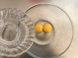 3、海苔肉松小贝,再加入清水