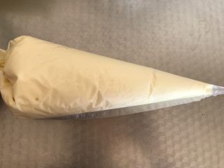 11、海苔肉松小贝,装进裱花袋中