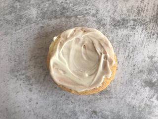 13、海苔肉松小贝,蛋糕片上挤满沙拉酱