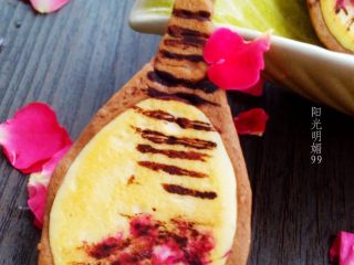 24、琵琶烧果子,有谁知春尽飘零人憔悴。