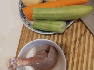 1、鸡腿咖喱饭,准备食材