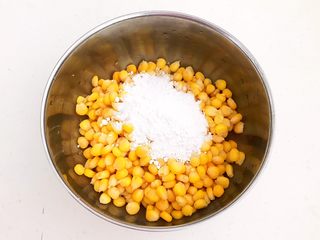 10、枣香玉米烙,加入糯米粉