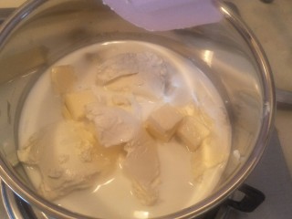 1、柔软到出乎意料-奶酪蛋糕卷,小火加热慢慢加热