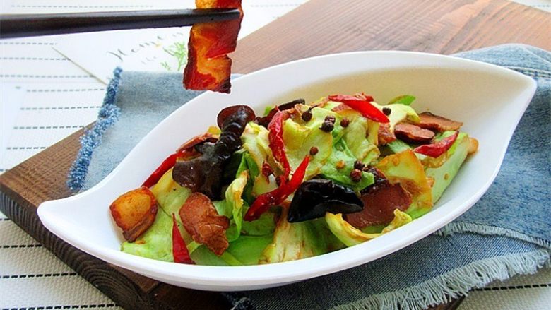 腊肉蒜香卷心菜