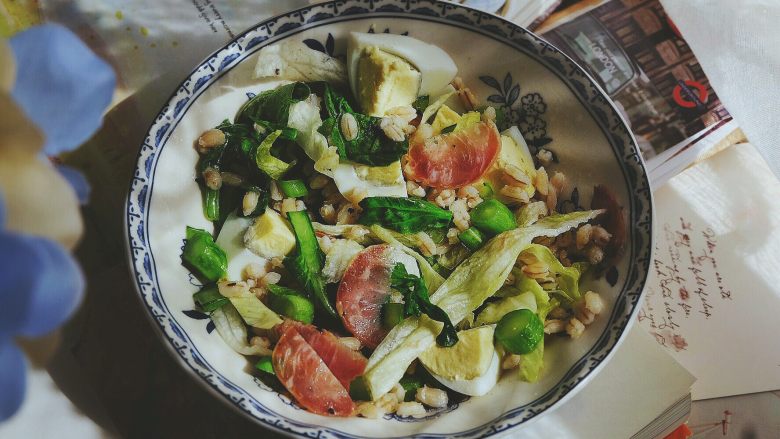 营养都在这一碗糙米减肥沙拉