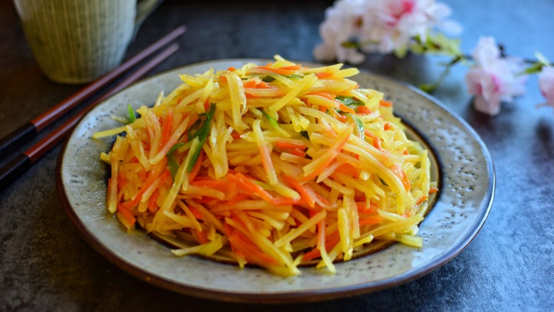早餐清炒土豆胡萝卜丝