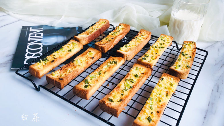 简单几步做出媲美面包店的蒜香面包条