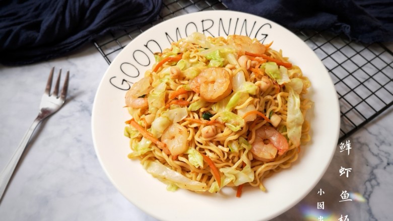 十味鲜虾鱼板面