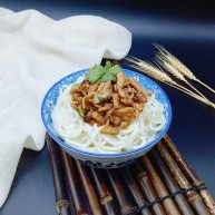 香菇肉丝炸酱面