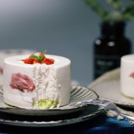 樱花草莓慕斯