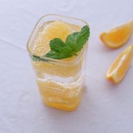 薄荷柳橙汽泡水