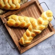 一发的淡奶油辫子面包