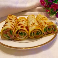 辣椒香葱午餐肉鸡蛋卷饼
