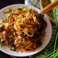葱油酥香干拌面
