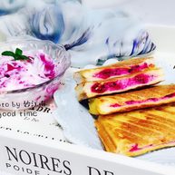 爆浆火龙果酸奶吐司