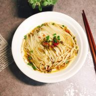 一碗面酸菜辣味早餐挂面