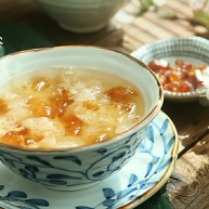 养颜美容桃胶银耳羹