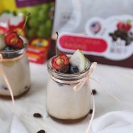 草莓加州葡萄干布丁