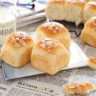 养乐多淡奶油小餐包